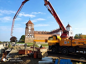 Заливка бетона на реконструкции Мирского замка и других объектов культурного наследия – работа, которой гордимся