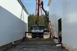 Бетононасос со стрелой 24 м работает на ограниченном пространстве